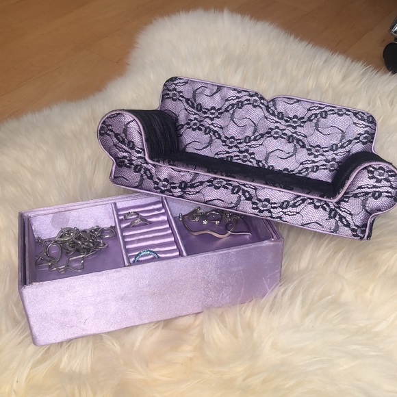 Jewellery box with sofa design - Picture 3 of 7